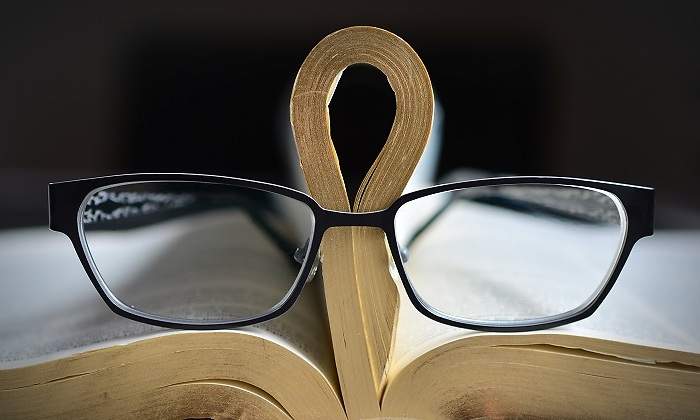 glasses-2159217_1920.jpg