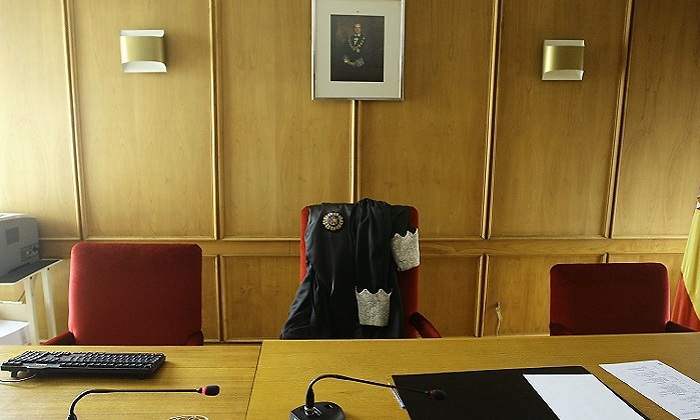 Sala-de-jucio-con-toga-judicial-Reuters.jpg