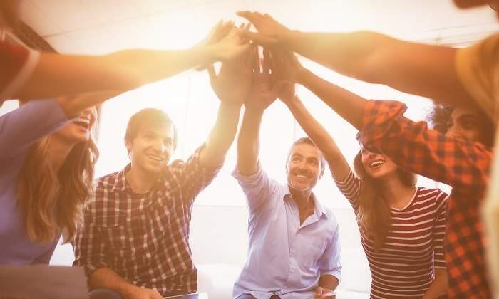autonomos-grupo-equipo-luz-dreamstime.jpg