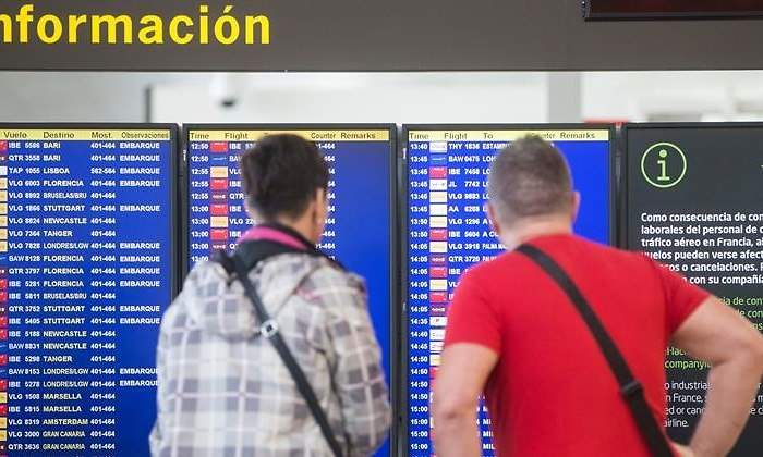aeropuerto-barcelona-pantalla-vuelos-efe.jpg