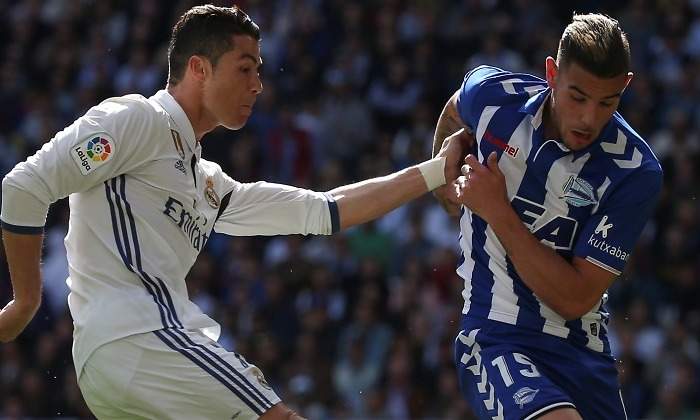Theo-Hernandez-Real-Madrid-Cristiano-Ronaldo-Reuters-2017.jpg