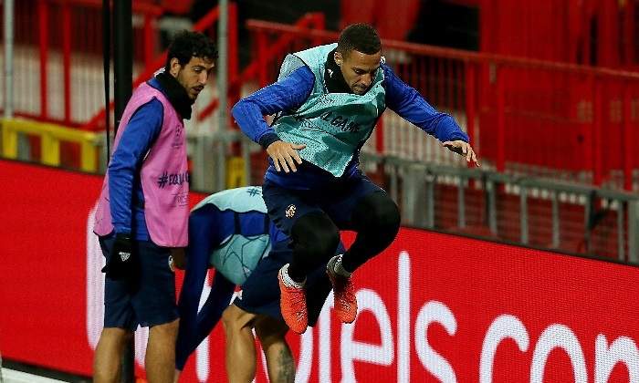 rodrigo-salto-calentamiento-champions-efe.jpg