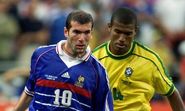 Zidane-Junio-Baiano-1998-Reuters.jpg