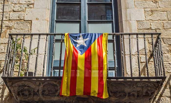 catalunya-estelada-bandera-balcon-770-dreamstime.jpg