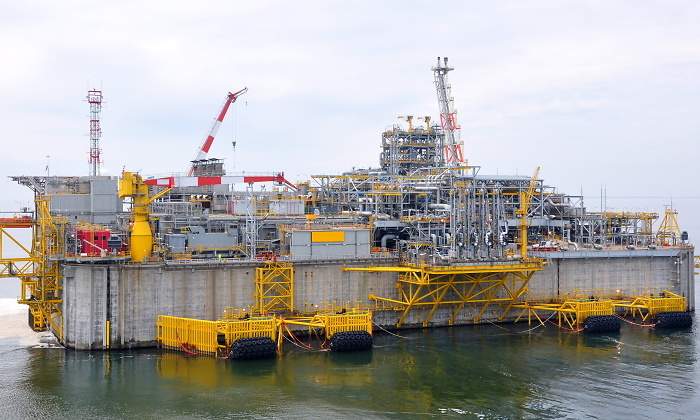 terminal-gas-natural-flotante.jpg