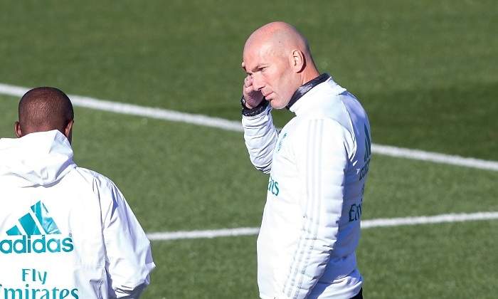 zidane-pensativo-entrenamiento-17nov-efe.jpg