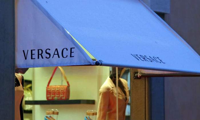 versace-toldo-dreamstime.jpg