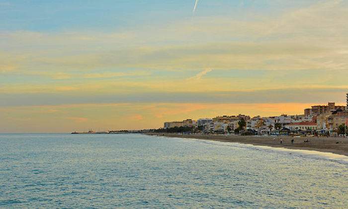 playa-Carihuela-torremolinos-alamy.jpg