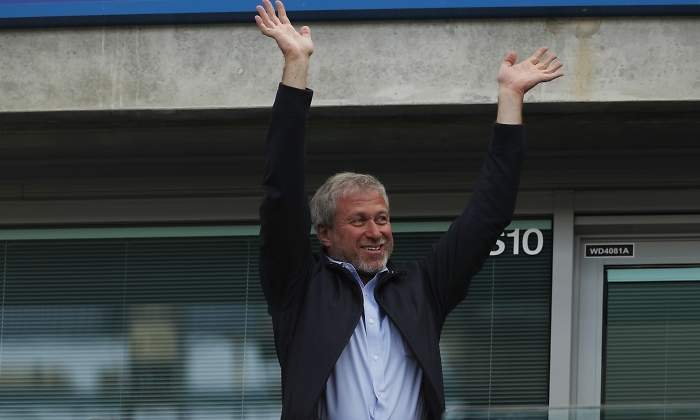 abramovich-saluda-reuters.jpg