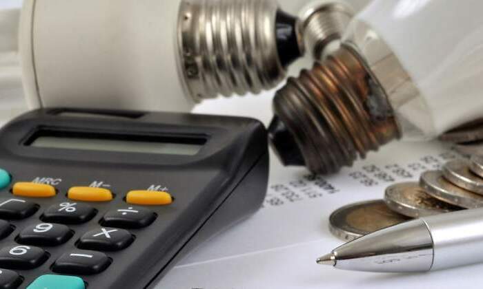 factura-luz-calculadora-dinero-bombilla-dreamstime.jpg
