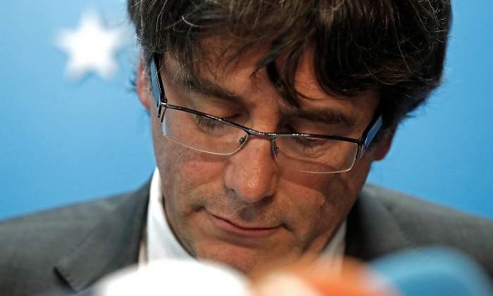 puigdemont-microfonos-cabibajo-reuters.jpg