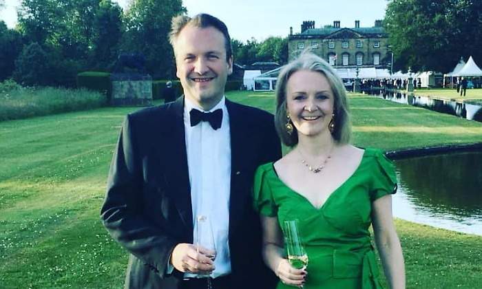 liz-truss-marido.jpg