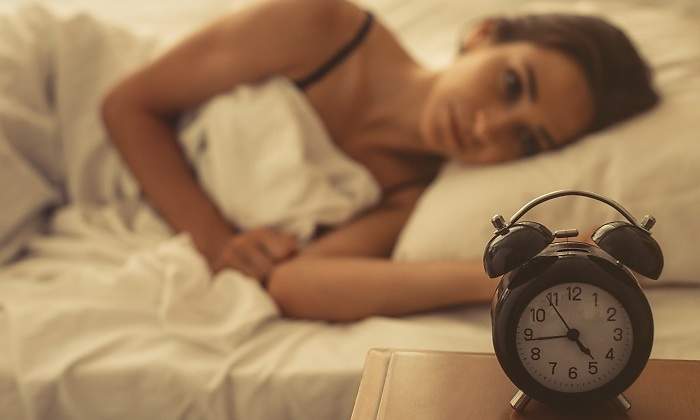 Mujer-no-puede-quedarse-dormida-iStock.jpg