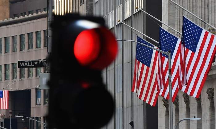 wall-street-bolsa-nueva-york-eeuu-banderas-semaforo-rojo-getty-770x420.jpg