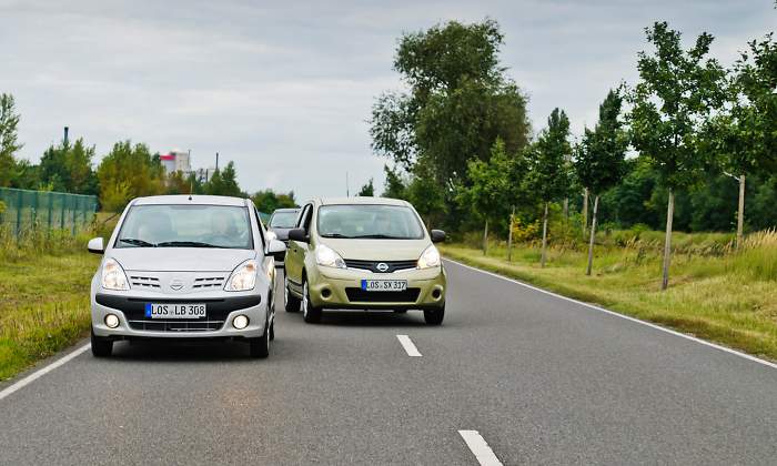 adelantamiento-coche-carretera-istock