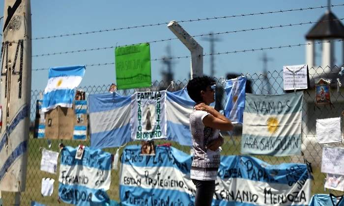 submarino-argentina-homenaje-reuters.jpg