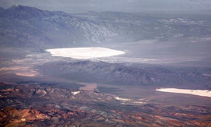 1024px-Groom_Lake_and_Papoose_Lake.jpg