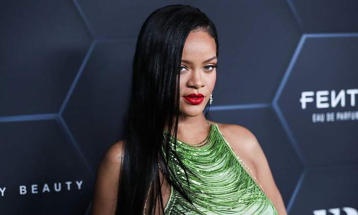 Rihanna-2022-alamy.jpg