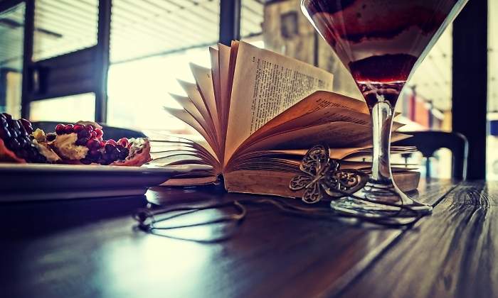 libro-caferia-dreamstime.jpg