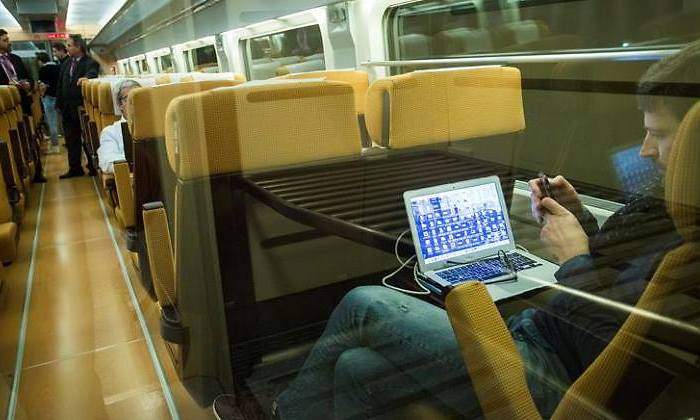 ave-renfe-pasajeros-770-efe.jpg