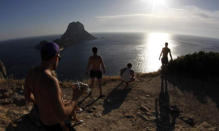 turistas-baleares-playa-puesta-sol-reuters.jpg