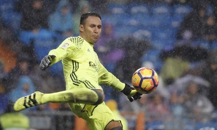 Keylor-Navas-saca-lluvia-2016-efe.jpg