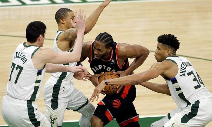 leonard-milwaukee-playoffs-efe.jpg