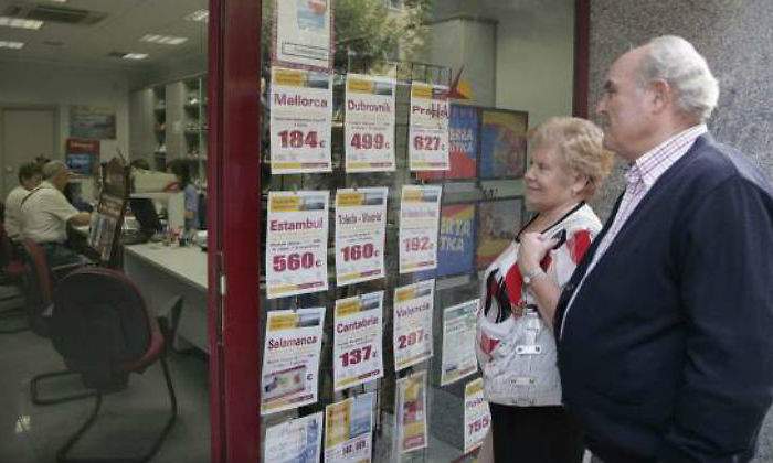 imserso-abuelos-carteles-efe.jpg