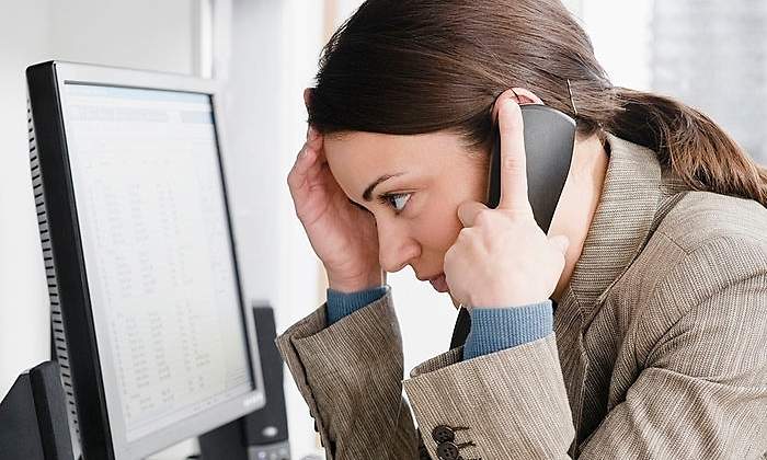 trabajadora-telefono.jpg