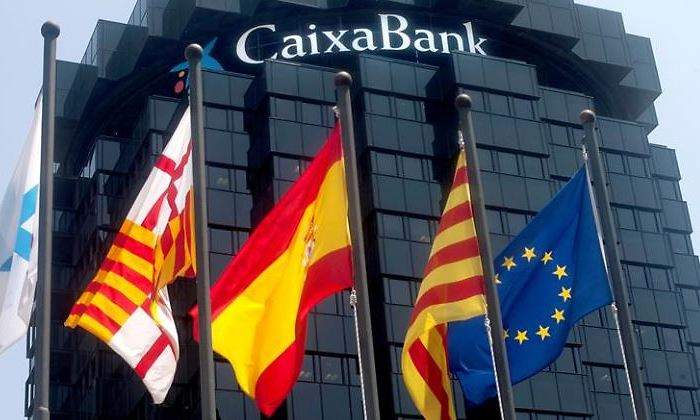 caixabank-banderas-770-efe.jpg