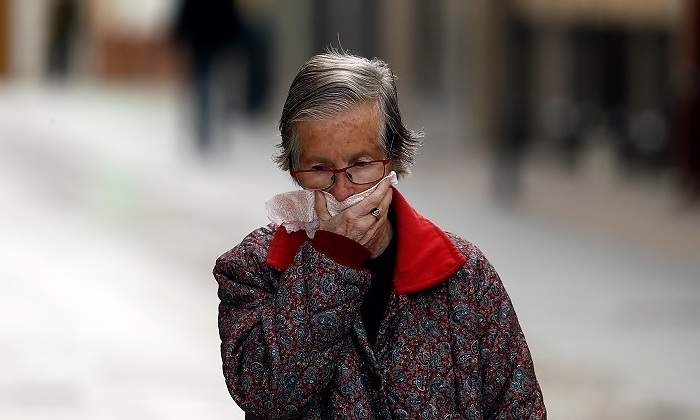 anciana-coronavirus-mano-boca-reuters.jpg