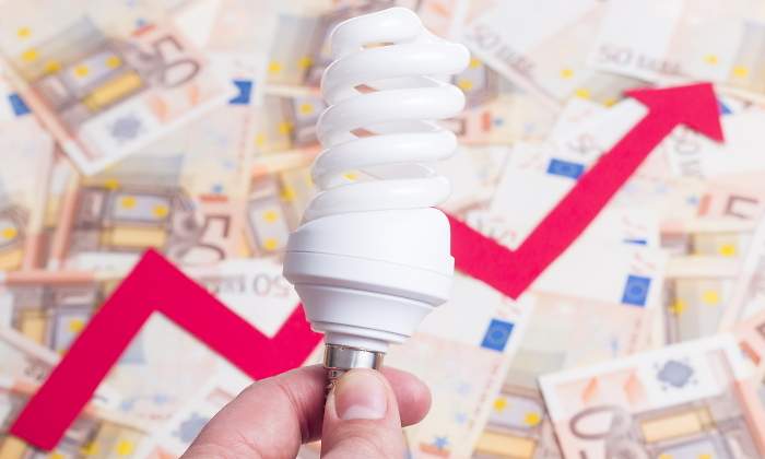Estas son las compañías que más han subido sus tarifas de la luz tras el nuevo cambio por tramos