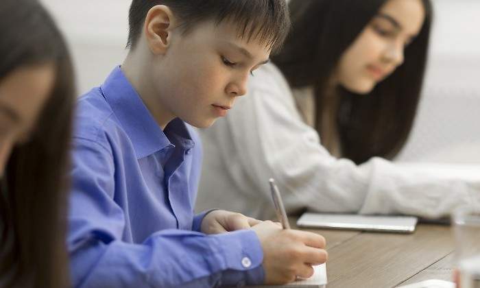 ninos-escribiendo.jpg