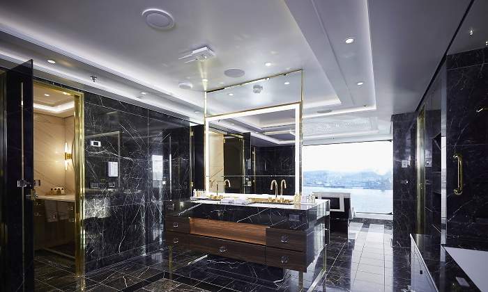 770x420-barco-lujo-bano-suite-splendor.jpg