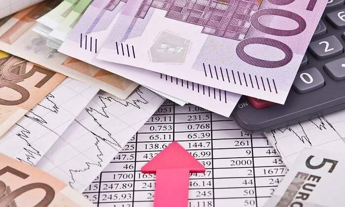 billetes-calculadora-numeros-dreamstime.jpg