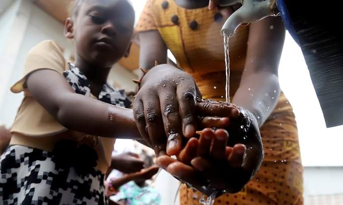 ebola-manos-reuters.jpg