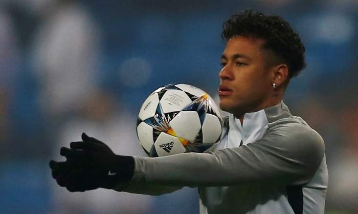 Neymar-balon-brazos-calentamiento-Bernabeu-2018-Reuters.jpg