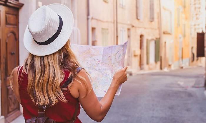 turismo-turista-ciudad.jpg