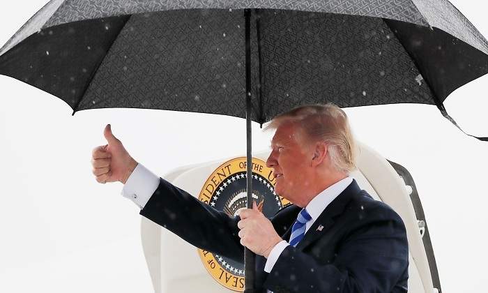 trump-paraguas-dedo-770x420.jpg