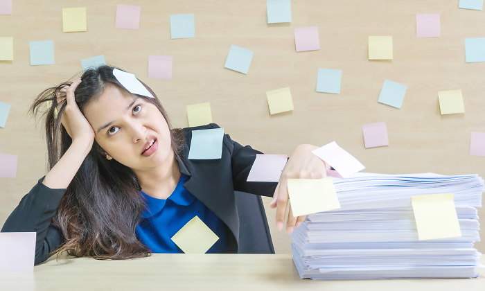 trabajo-exceso-tareas-postit-gestion-770-dreamstime.jpg