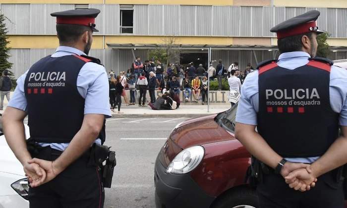 referendum-mossos-pasividad.jpg