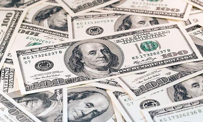 Gran-numero-de-billetes-de-un-dolar-iStock.jpg