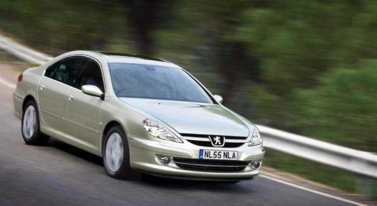 Peugeot 607.