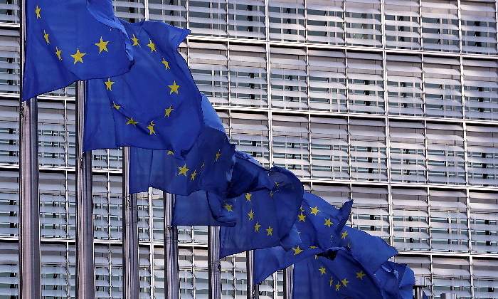 770-420-bruselas-comision-europea-banderas-archivo.jpg