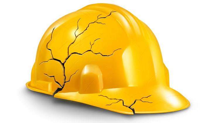 accidente-trabajo-casco-roto-770-dreamstime.jpg