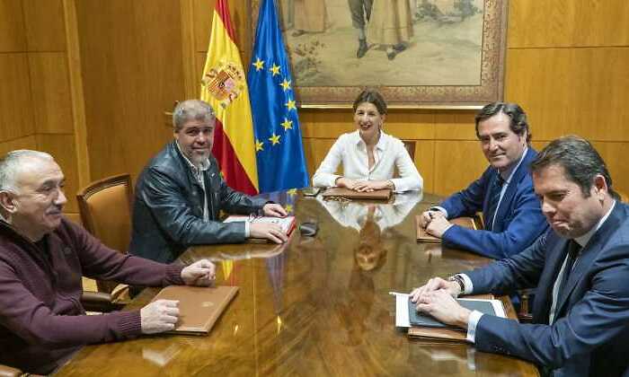 yolanda-diaz-sindicatos-patronales.jpg