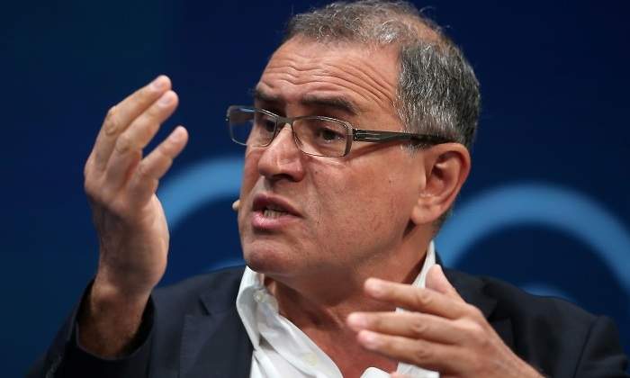 roubini-gesticula.jpg