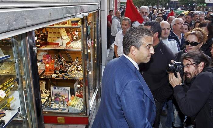 Propietario-de-un-negocio-cierra-su-comercio-ante-la-presion-de-un-piquete-informativo-en-una-huelga-EFE-770-x-420.jpg