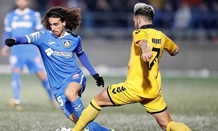 cucurella-badalona-efe.jpg