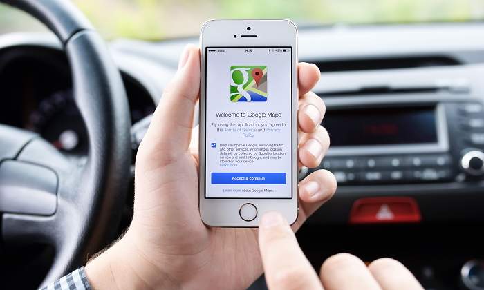 google-maps-coche-ayuda-aparcar-dreamstime.jpg